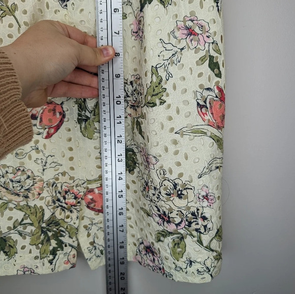 Ann Taylor Petite 0P  Eyelet Pencil Skirt Beige Floral Details Tulip Office - Picture 7 of 9